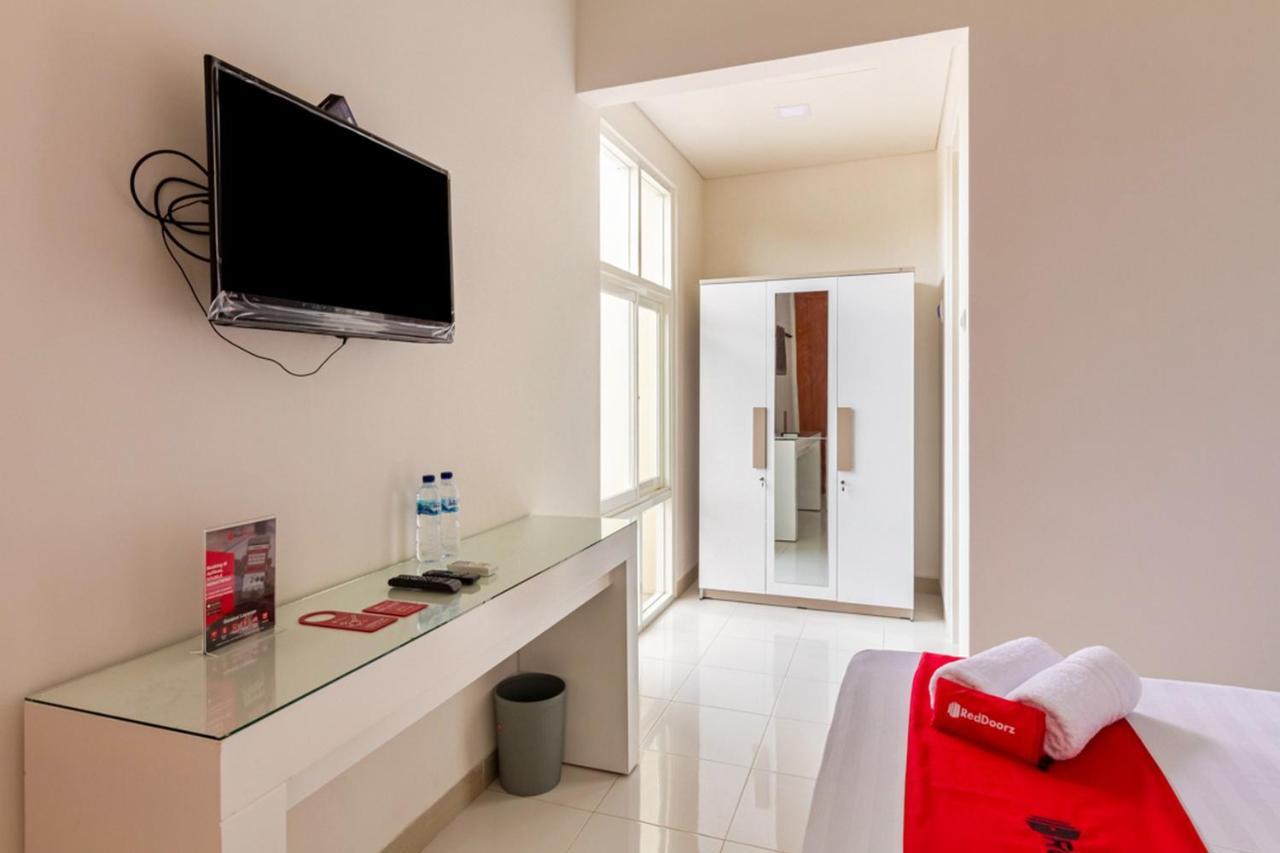 Reddoorz Syariah @ Kebraon Hotel Surabaya Exterior foto