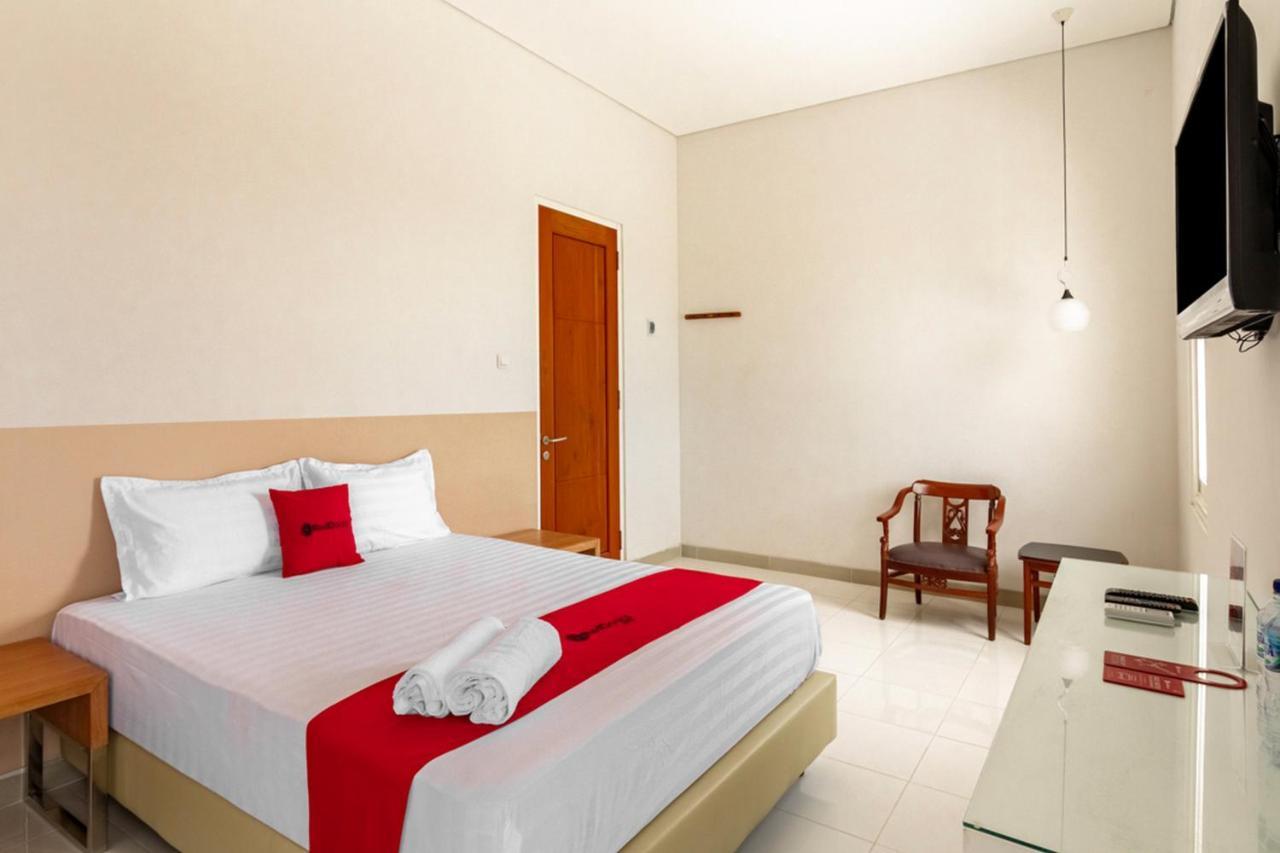 Reddoorz Syariah @ Kebraon Hotel Surabaya Exterior foto