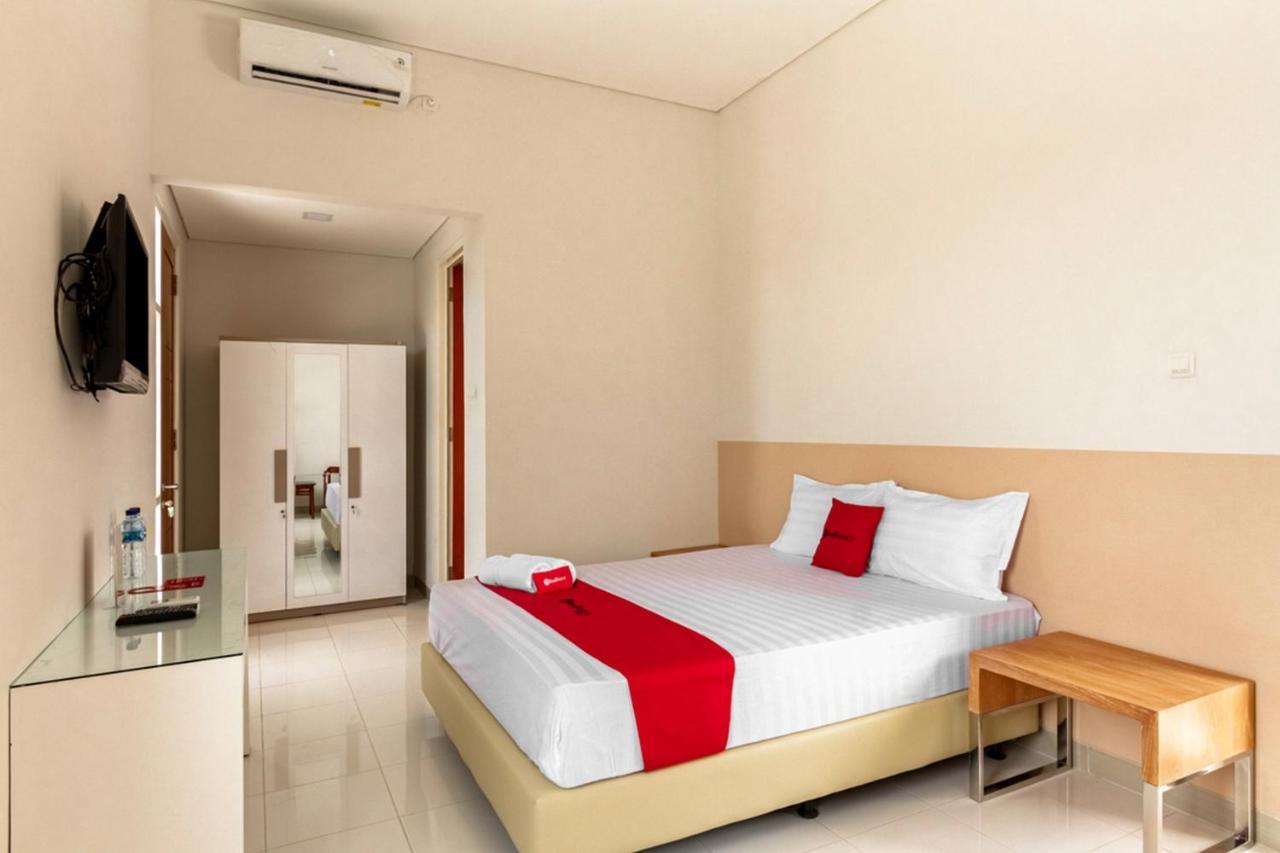 Reddoorz Syariah @ Kebraon Hotel Surabaya Exterior foto