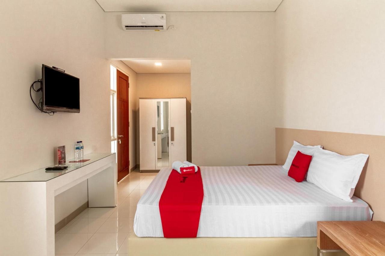Reddoorz Syariah @ Kebraon Hotel Surabaya Exterior foto